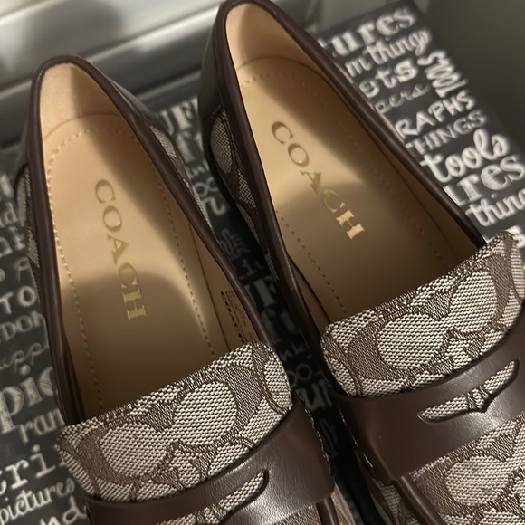 Coach Cora Loafer in the brown jacquard print size 6. - Picture 4 of 10